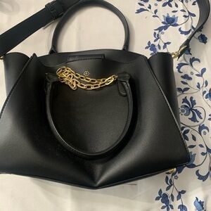 Chic Black Shoulder Bag with Gold Chain